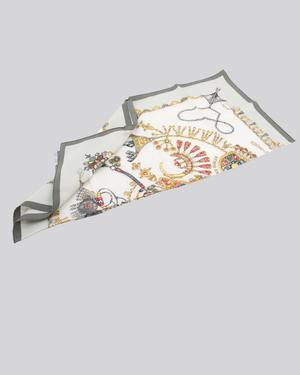 Foulard en soie – CARRE par Hermès (Occasion - Gris, Or, Rouge)