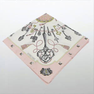 Seidenschal – CARRE von Hermès (Gebraucht, Hellrosa/Silberne Schlüssel)