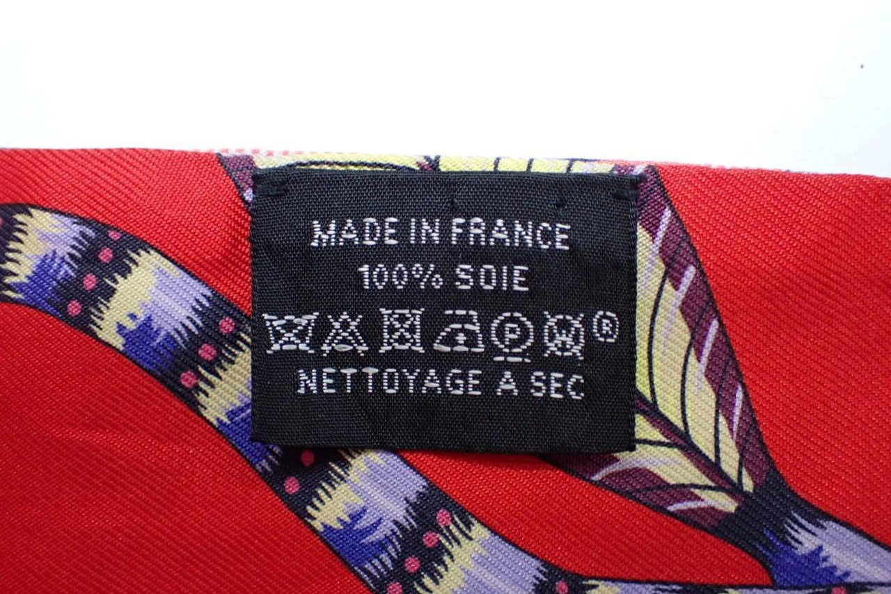 Textile label on a colorful fabric with 'Made in France' and other symbols.
