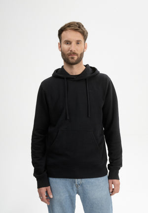 Hoodie – MELAWEAR (Schwarz)